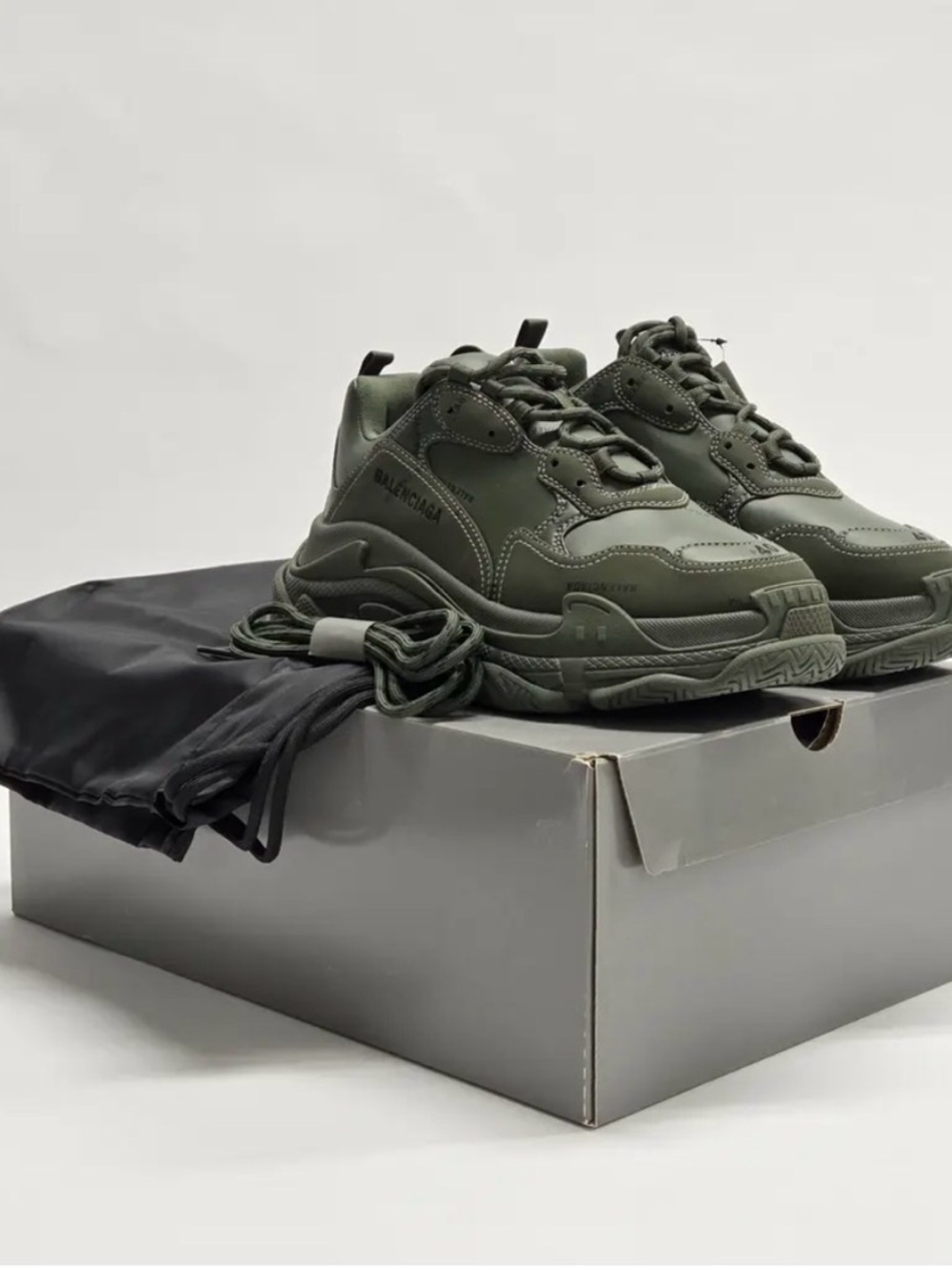 Authentic NWT Balenciaga Triple s leather low trainers